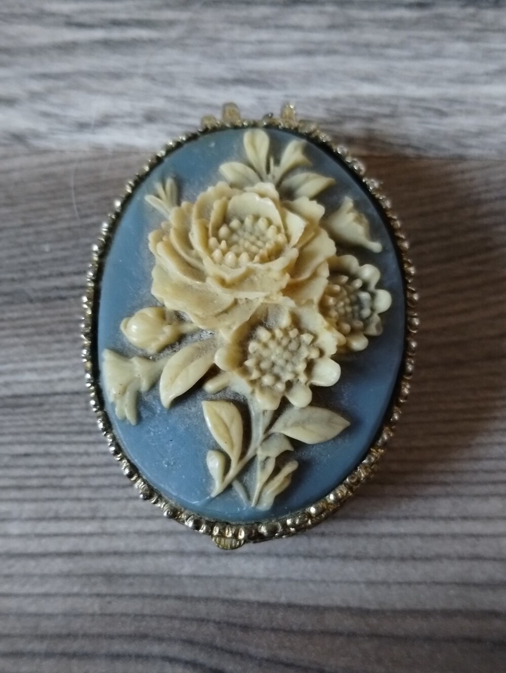 Vintage Floral Cameo Hinged Trinket / Ring Box